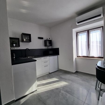 Apartments And Room Vela Senj  Exterior foto